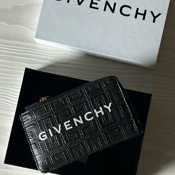 SOLD🌸 Givenchy Textured Card Holder Zippy Wallet - Picture 11 of 12